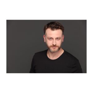 Emre Tetikel Instagram - 📸 by @egeislekheadshotlab
 #headshot #art #headshotlab @egeislek 

#artwork #photography #artoftheday #artsy #artofvisuals #acting #act