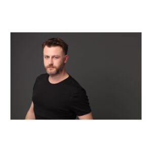 Emre Tetikel Instagram - 📸 by @egeislekheadshotlab
 #headshot #art #headshotlab @egeislek 

#artwork #photography #artoftheday #artsy #artofvisuals #acting #act