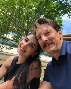 Engin Hepileri Instagram - Hayatımın en güzel kararı.
Evlilik yıldönümlerimiz yine aşkla dolsun taşsın.
Seni seviyorum❤️
@beyzasekerci