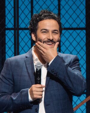 Ennis Esmer Instagram - Tune in to the season finale of #RoastBattleCanada tonight at 1030pm to see the many faces of a host just trying to come to terms with what happens on that stage when @huntercomedy battles @courtneyjgilmour. 

Full season marathon begins at 7pm for all of you truly sick people out there.