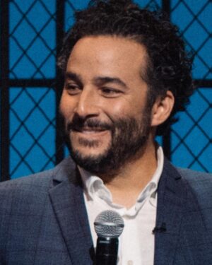 Ennis Esmer Instagram - Tune in to the season finale of #RoastBattleCanada tonight at 1030pm to see the many faces of a host just trying to come to terms with what happens on that stage when @huntercomedy battles @courtneyjgilmour. 

Full season marathon begins at 7pm for all of you truly sick people out there.