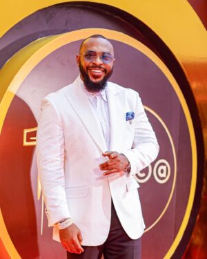 Enyinna Nwigwe Instagram - Some red carpet cho-cho-choo at the #Amvca10 with @superpicksng 🎤

📸 @ebenezerdada_photography @eodstudiosng