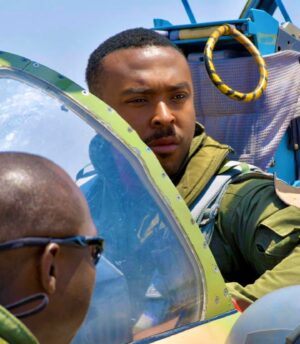 Enyinna Nwigwe Instagram - Remembering my days as an airman, flying an F-16 with the cockpit open. 👨🏾‍🚀👨🏾‍✈️🚀

#EagleWings 🦅 #MyLifeIsAmovie