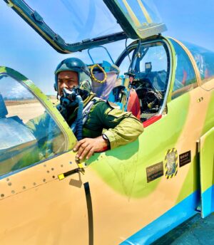 Enyinna Nwigwe Instagram - Remembering my days as an airman, flying an F-16 with the cockpit open. 👨🏾‍🚀👨🏾‍✈️🚀

#EagleWings 🦅 #MyLifeIsAmovie