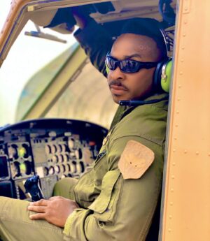 Enyinna Nwigwe Instagram - Remembering my days as an airman, flying an F-16 with the cockpit open. 👨🏾‍🚀👨🏾‍✈️🚀

#EagleWings 🦅 #MyLifeIsAmovie