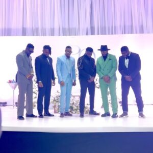 Enyinna Nwigwe Instagram - Throwing it back to #KKTV24 when I thought to quickly serenade the guests at the lobby before the wedding reception proper. 

The slides that follow took us all by surprise, however the #KktvBoys were up to the task. As a descendant of #Mozart 🎹 I had to step away from my classical music head to perform a classic r&b song by #Boys2Men . 🧔🏾‍♂️🚿

Thank you for capturing the moment @oshakb 

@kunleremiofficial my invoice is in the mail. 📬

#Weddings 🎊