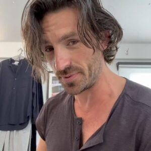 Eoin Macken Instagram - So @chike_okonkwo and I do some cool stuff this episode, yes I can sleep anywhere, and will do so if you tempt me, yes @yoshim1ssu is always casually cool and yes I am always *on time* #labrea #labreathings @nbc @peacock @universaltv se 

Episode 2, tonight 9pm on @nbc - where stuff gets really wild….