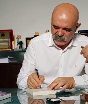 Ercan Kesal Instagram - @eefekoc