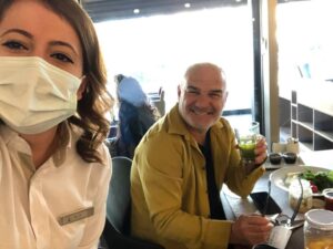 Erdal Cindoruk Instagram - Her gün büyük özenle bizi ağırlayan @parkdedemaneskisehir ekibine sonsuz teşekkürler... :)))