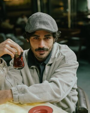 Erdem Kaynarca Instagram - Çay verenleriniz çok olsun.. iyi bayramlar🍀🍀☕️