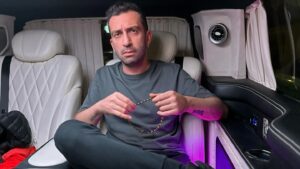 Erdem Yener Instagram - yoldur, eventtir, dosttur derken böyle oldu.