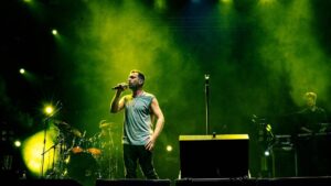 Erdem Yener Instagram - yaşasın festivaller, varolsun Adana, kutlu olsun kebaplar, rock’n’roll foreva!🤘🏻
📷: @ahmettogz01
@adanagenclikfest