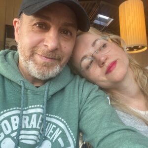 Erdoğan Atalay Instagram - Liebe Katja , meine  Geliebte Frau , ❤️ich danke dir das du dich so liebevoll um mich gekümmert hast in diesen zwei Wochen die ich euch unendlich vermisst habe ! Morgen endet meine Quarantäne und ich werde euch wieder in meine Arme schließen können !! Ich liebe Dich …..💕 Dein Erdogan !!! 😘 #quarantäne #corona  #isolation @teamcobraeleven @katjaohneck