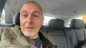 Erdoğan Atalay Instagram - Mnohokrát děkuji mým českým fanouškům, že si dali tu práci a setkali se se mnou, byl to pro nás opravdu nezapomenutelný čas ….. erdogan & Pauletta 😎❤️ #domaslice #tschechien #juniorfestival  #tchechischerepublik  #pilsen #prague #filmfestival  #preis #ehrung  @rtl_com @action_concept  @cobraeleven_erdogan @action_concept_germany  @teamcobraeleven @pulmjana @juniorfest