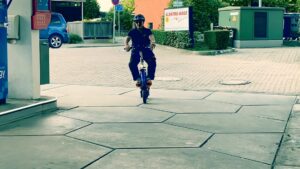 Erdoğan Atalay Instagram - Mal mit meinem „ Bike „ unterwegs ! Best Sunday for you all!! ….. erdogan ! 😎#bike #biker #roadtrip #ebike #freiheit @teamcobraeleven