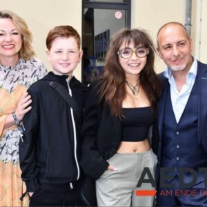 Erdoğan Atalay Instagram - Bei der Premiere von Bibi und Tina KINOSTART am 21 Juli !! Und meine Tochter Pauletta spielt mit 👏❤️ @bibiundtina_original @katjaohneck @maris_cobraeleven @paulettapollmann @vonlennox.official
