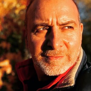 Erdoğan Atalay Instagram - Happy sunny Sunday!! 🌞Best wishes to you all…… erdogan 😎#cobraeleven_erdogan #teamcobraeleven @teamcobraeleven @uhrenkrone.de  #herbst #sun #atumn🍁