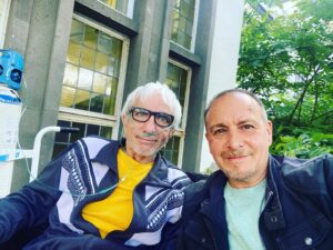 Erdoğan Atalay Instagram - Tag 8 der Dreharbeiten ! Es ist doch immer wieder schön auf Legenden zu treffen mit denen man schon mal gearbeitet hat . Heute gibt sich Ralf Richter die Ehre ! UND !!!!!! ER IST NICHT KRANK, ER SPIELT  DAS NUR !!!!!!!!…. Grüße….. erdogan 😎 #film #fernsehen #cobra #alarmfürcobra11 @rtl_com @action_concept