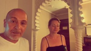 Erdoğan Atalay Instagram - After five beautiful years of marriage we made it finally to enjoy our family honeymoon 😂 we wish you all great holidays and best wishes to each one of you in this crazy times .. greeting erdogan 😎 #honeymoon  #dubai #besttimeofourlife