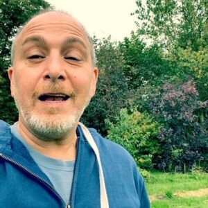 Erdoğan Atalay Instagram - Ein Garten ist soo schön wenn …….man nicht ständig in ihm arbeiten muss 🤪 Grüße….. erdogan 😎#maulwurf #nager #garten #maulwurfshügel @teamcobraeleven #cobraeleven_erdogan