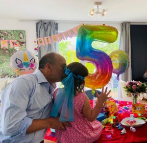 Erdoğan Atalay Instagram - Happy Birthday my lovely wonderful daughter….the Time is running and I will do my best for you until the end of Time !!! I love you your Dad 💕😎🎁🎁🥰#happybirthday #daughter #party #geburtstag