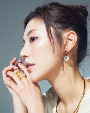Erena Mizusawa Instagram - 💎🦩🥭

photo @kawaikazuho
hair&make @akemimuraki 
stylist @mare_amano_