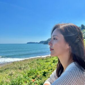 Erena Mizusawa Instagram - 良い天気☀️🐠🌿
風が気持ちいい〜

 #海 #自然 #秋晴れ