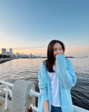 Erena Mizusawa Instagram - 綺麗な空🐬💫🍊

 #横浜
 #海
 #ニット