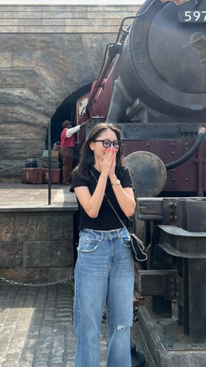 Erena Mizusawa Instagram - 小学生ぶりのユニバ🫶🌏

 #usj #tokyo #osaka #harrypotter #ユニバーサルスタジオジャパン #ユニバ #大阪