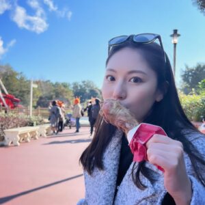 Erena Mizusawa Instagram - 暖かくなってきたのは嬉しいけど花粉すごいね🥹🤧

 #tokyodisneyland 
 #disneyland 
 #tokyo
 #disney