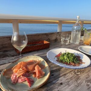 Erena Mizusawa Instagram - 夏休み🍉
海で冷えた白ワイン飲めて最高だった🫶
ピザも美味しくて幸せ☺️🍕
皆さんはどんなお盆休みを過ごされましたか✨

#pizza #wine #お盆休み