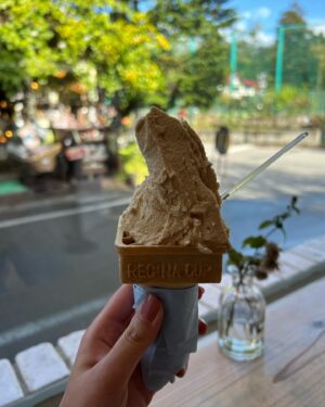 Erena Mizusawa Instagram - 大好きなジェラート♡
幸せ〜
食べる時はいつも真剣です🫡

みんなは何味が好き？

 #ジェラート
 #スイーツ
 #ミルクティー
 #gelato
 #icecream 
 #milktea
 #エレナのごはん