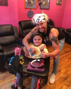 Eric Arndt Instagram - s/o to the most inspirational little fan I got! I met #Destiny🖤 at a meet & greet I did #NYC in 2016 & we been friends ever since! Thanks for taking the time to hang out with me yesterday! It meant more to me than it did you little mama!! Thanks for warming my 🖤! #ThatsAMORE🖤 You certainly are The Realest Girl in The Room!! #HowYouDoin!?