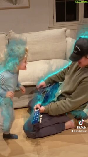 Eric Balfour Instagram - Pre bath rock out at Club Balfour! 🤘🏽

#Dadlife #Music #DanceParty #FooFighters