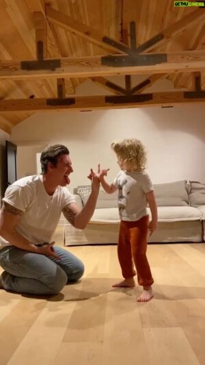 Eric Balfour Instagram - How we shut it down at Club Balfour! Oli's spin at the end?! 🤘🏽
#Dadlife #DanceParty #BonJovi