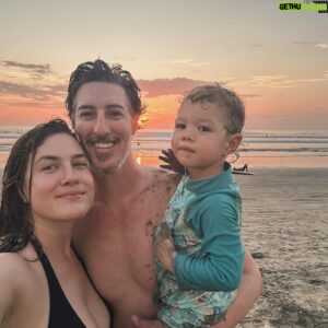 Eric Balfour Instagram - It's been an incredibly hard year for the entire world. I hope and pray we will all find empathy and peace. I want a better, kinder, gentler world for my children and all children around the world. The last few days I've gotten to be with my family in this magical place and as loud as the voices from home with work and distractions have been, I'm grateful that I have gotten to find some beautiful moments with the most important people in the work to me. Wishing all of my friends and family and happy new year! 🤙🏽 

"Don't go where the path may lead. Instead go where there is no path and leave a trail behind you." - Ralph Waldo Emerson.