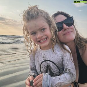 Eric Balfour Instagram - It's been an incredibly hard year for the entire world. I hope and pray we will all find empathy and peace. I want a better, kinder, gentler world for my children and all children around the world. The last few days I've gotten to be with my family in this magical place and as loud as the voices from home with work and distractions have been, I'm grateful that I have gotten to find some beautiful moments with the most important people in the work to me. Wishing all of my friends and family and happy new year! 🤙🏽 

"Don't go where the path may lead. Instead go where there is no path and leave a trail behind you." - Ralph Waldo Emerson.
