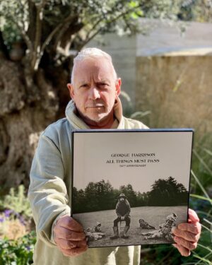 Eric Burdon Instagram - Here Comes the Sun…

@georgeharrisonofficial 

#AllThingsMustPass
#50thAnniversary #Boxset #vinyl 

#georgeharrison #allthingsmustpass #thebeatles @oliviaharrison 

📸 @marianna_burdon