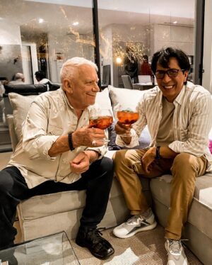 Eric Burdon Instagram - Here’s to new friends! 
With a touch of #moras(blackberries), blessed by its creator @tomasochoa0510 
It takes a true artist to create this #OchoaMuseGin&Tonic!                   

📸 @marianna_burdon