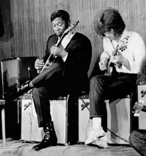 Eric Clapton Instagram - Eric Clapton photographed alongside BB King in 1968

📸: Reprise