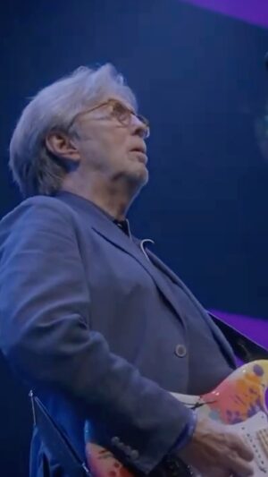Eric Clapton Instagram - Eric Clapton performing “Layla” with @johnmayer at the 2019 Crossroads Guitar Festival #ericclapton #layla #johnmayer