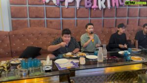 Eric Fuzi Instagram - Bila nak makan tapi kena paksa nyanyi..

Happy Birthday @amirfloor88 , semoga itu semoga ini
