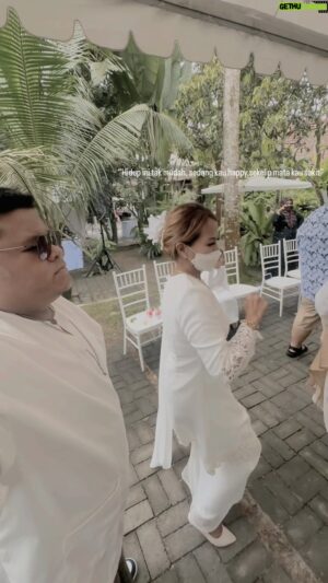 Eric Fuzi Instagram - Tadi wedding @zieraraaaaa_ ,makcik2 aku menari poco2, aku saja je lah nak buat content Budak Step, tapi tulahh.. dah elok dah tadi aku duduk tepi..