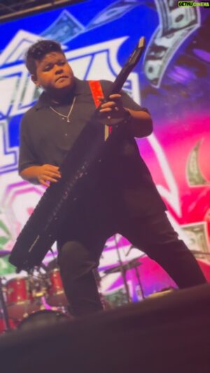 Eric Fuzi Instagram - Alhamdulillah.. selesai perjalanan 3 Hari 3 negeri 3 event untuk @floor88band !
Terima kasih geng Teluk Cempedak Kuantan untuk Jelajah Busking Gegar @gegar.my , Geng Karnival UDA Johor Bahru, dan Geng @letopsfest Ipoh Perak!
Hari ni kita rehat dulu okey.. kita sambung lagi weekend depan! ❤️‍🩹
