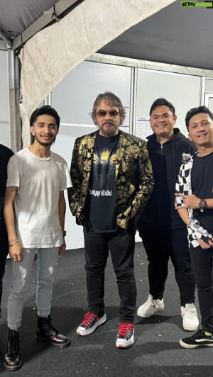 Eric Fuzi Instagram - Floor 88 adalah Sayap Sayap Wings! 
@awieofficial @sayap2wings