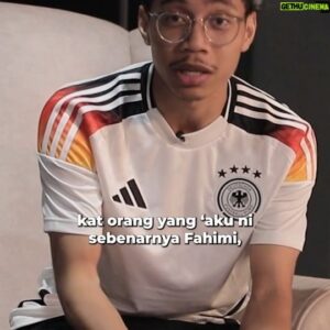 Eric Fuzi Instagram - Susah jugak kalau kembar seiras ni kan? Nantikan esok Episode 2 bersama Fahimi dan Firdaus Rahmat. #RUC #rumahuntukcurang