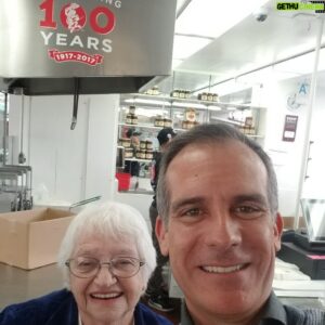 Eric Garcetti Instagram - Dorris is the longest-tenured employee at the Original Farmers Market. Originally from Dublin, she's been working here for more than 60 years! She started at #duparsrestaurant and now is at @mageesnuts selling the best roast nuts in LA. #mydayinla