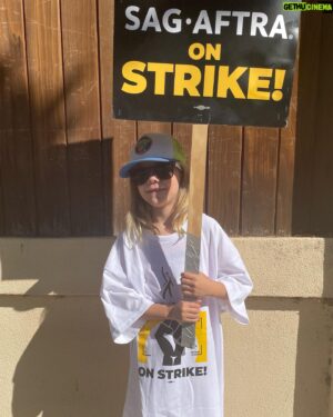 Eric Lange Instagram - It’s Bring Your Daughter To Picket Day! At least it was for us. And it was topped off by a glorious surprise from @sspu! #SAGAFTRAstrike SAGAFTRAstrong