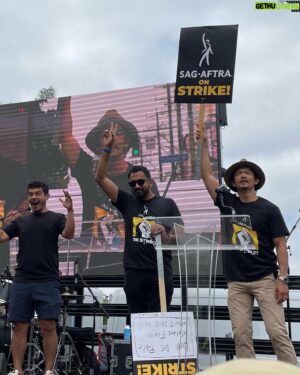 Eric Lange Instagram - This is what #Solidarity looks like! Amazing turnout and vibes at the @sagaftra rally today at Paramount. This was a much needed boost in what has become a vacuum of these “negotiations.” This strike is incredibly hard to weather, but putting us all out there on the streets together has only served to reinforce the love I have for all of my brothers and sisters in this crazy circus life. #StayStrong