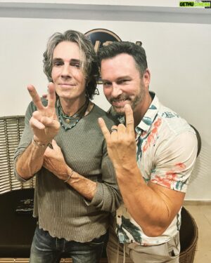 Eric Martsolf Instagram - Shoutout to this rockstar who showed more generosity, spirit, and attentiveness to his fans this weekend than most do in a lifetime.  Thanks for being an example we all should follow, Rick.  Peace & Rock n’ Roll.
@rickspringfield